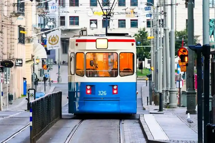 bevándorlás, élet Svédországban, érdekességek Svédországról, etikett, gyereknevelés Svédországban, külföldön élni, kultúrsokk, munka Svédországban, skandináv életmód, svéd kultúra, svéd mentalitás, svéd szokások, Svédország, szabadidő Svédországban, társadalmi normák, természet Svédországban, tippek külföldieknek