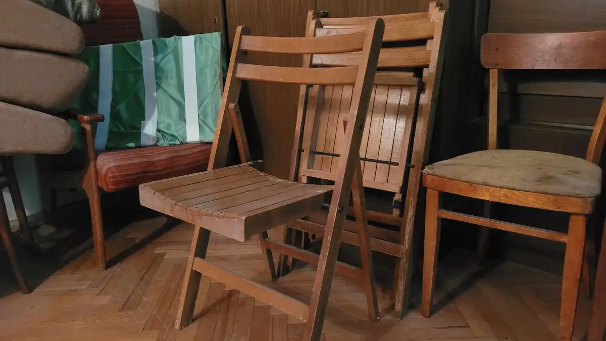 80-as évek, elhagyatott lakás, időutazás, lakásbelső, nosztalgia, régi bútorok, retró lakás, szovjetunió