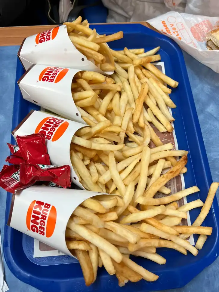 burger king, gyorsétterem, gyorséttermi alkalmazottak, gyorséttermi élmények, gyorséttermi érdekességek, gyorséttermi ételek, gyorséttermi hackek, gyorséttermi kiszolgálás, gyorséttermi kultúra, gyorséttermi munka, gyorséttermi rendelés, gyorséttermi titkok, gyorséttermi trükkök, mcdonalds