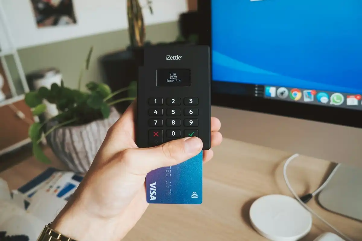 adatvédelem, ATM, bank, bankkártya, biztonság, digitális technológia, feltaláló, hitelesítés, jelszó, John Shepherd-Barron, online biztonság, pénzügy, PIN-kód, személyes adatok védelme, technológia, történelem