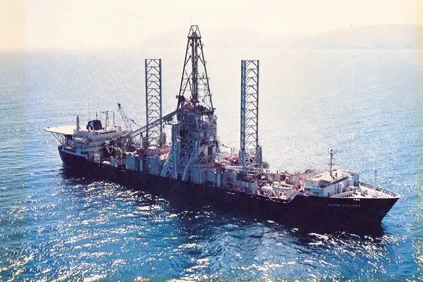 Azorian projekt, CIA, Glomar Explorer, hidegháború, Howard Hughes, K-129, katasztrófa, katonai, kémkedés, kiemelés, mélytengeri, roncs, szovjet, technológia, tengeralattjáró, titkos, történelem