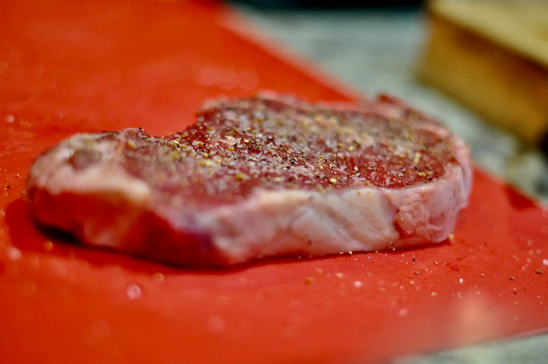 avokádó, baktériumok, campylobacter, csírák, csirke, darált hús, dinnye, e coli, élelmiszerbiztonság, ételfertőzés, ételmosás, hal, higiénia, italosdoboz, konyhai higiénia, listeria, marhahús, szalmonella, tojás, toxoplasma, zöldség