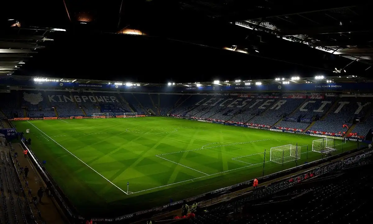 csíkok, FIFA, foci, fűnyírás, futballpálya, gyep, John Ledwidge, Leicester, les, optikai hatás, Premier League, Sport, szabályok, UEFA, vonalak