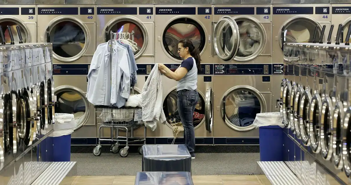 amerika, amerikai kultúra, amerikai mosodák, élet Amerikában, érdekességek, érmemosoda, Gazdaság, Külföld, kultúrális különbségek, laundromat, mindennapi élet, mosási szokások, mosoda, mosógép, önkiszolgáló mosoda, szárítógép, tapasztalatok, társadalmi szokások, társasági élet, usa, utazás, vízfogyasztás, washateria