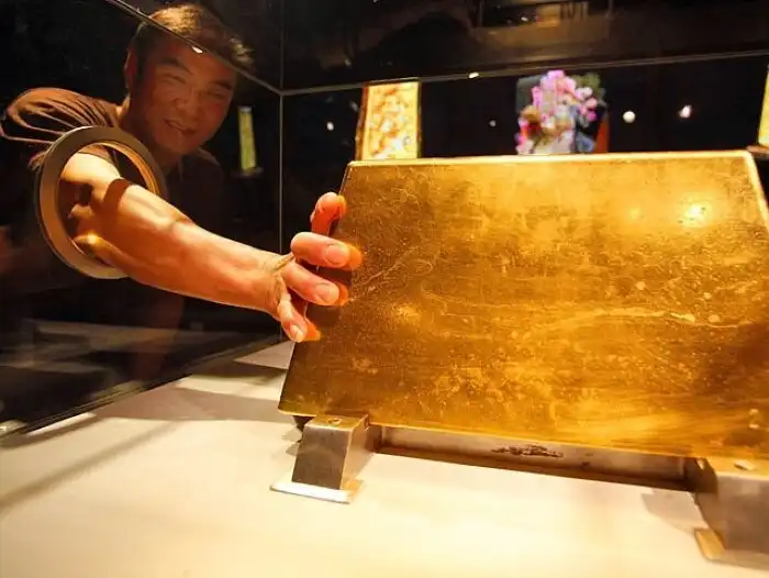 arany, aranyérme, aranyötvözet, aranyrúd, aranytömb, bank, ékszer, érdekesség, japán, kopás, múzeum, nemesfém, pénztáros, súly, Tajvan, történet