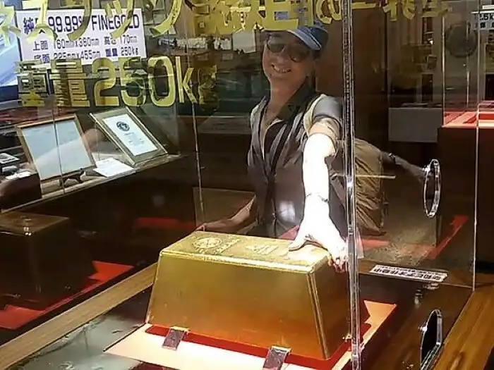 arany, aranyérme, aranyötvözet, aranyrúd, aranytömb, bank, ékszer, érdekesség, japán, kopás, múzeum, nemesfém, pénztáros, súly, Tajvan, történet