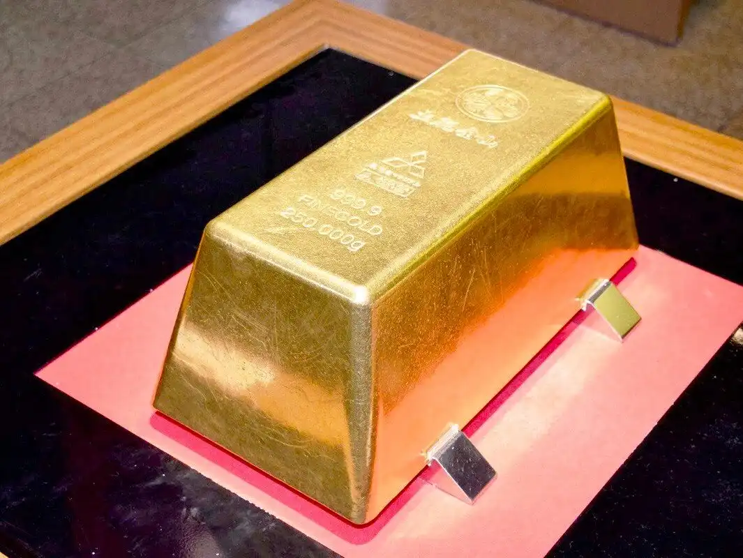 arany, aranyérme, aranyötvözet, aranyrúd, aranytömb, bank, ékszer, érdekesség, japán, kopás, múzeum, nemesfém, pénztáros, súly, Tajvan, történet