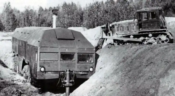 galéria, Grecsko marsall, hadtörténet, hidegháború, katonai járművek, katonai technológia, MAZ 543v, mobil parancsnoki pont, Redut bunker, szovjetunió, Sztrela projekt, titkos projektek
