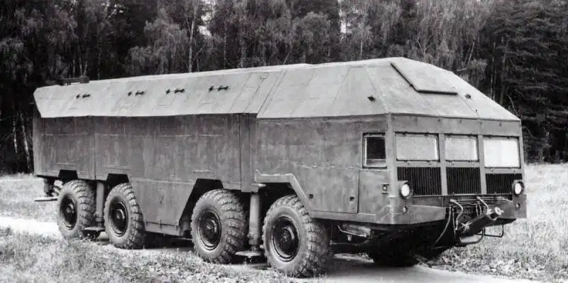 galéria, Grecsko marsall, hadtörténet, hidegháború, katonai járművek, katonai technológia, MAZ 543v, mobil parancsnoki pont, Redut bunker, szovjetunió, Sztrela projekt, titkos projektek