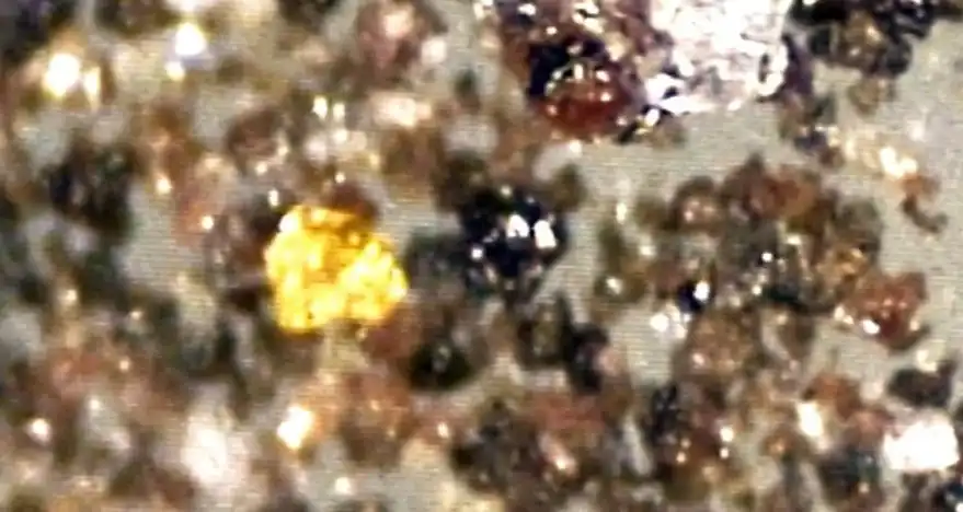 Bazalt, Chang'e-3, CNSA, galéria, Holdfelszín, Holdfotók, Holdi ásványtan, Holdi felfedezések, Holdi geológia, Holdi hőmérséklet, Holdi képfelvételek, Holdi kőzetek, Holdi küldetések, Holdi laboratóriumi minták, Holdi talaj, Holdi tudományos kutatások, Holdkőzetek, Holdkutatás, Holdminták, Holdpor, Jütu holdjáró, Kínai Űrügynökség, Olivin, Piroxén, Plagioklász, űrkutatás