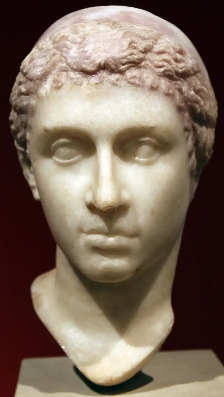 Arsinoe, egyiptom, görög, hatalom, házasság, intrika, Julius Caesar, királynő, Kleopátra, Kleopátra sorozat, Marcus Antonius, netflix, ókor, ókori Egyiptom, Ptolemaida-dinasztia, Róma, szépség, társadalmi szokások, testvérgyilkosság, történelem, vita