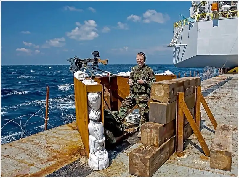 biztonság, fegyverek, hajózás, kalózkodás, kockázat, szállítmányozás, taktika, tengerészet, túlélés, zsoldosok