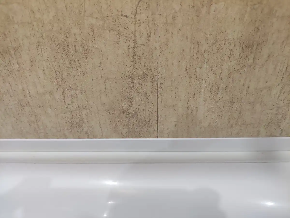 DIY, felújítás, fuga, fürdőszoba, karbantartás, lakásfelújítás, penész, szilikon, tömítés, vízszigetelés