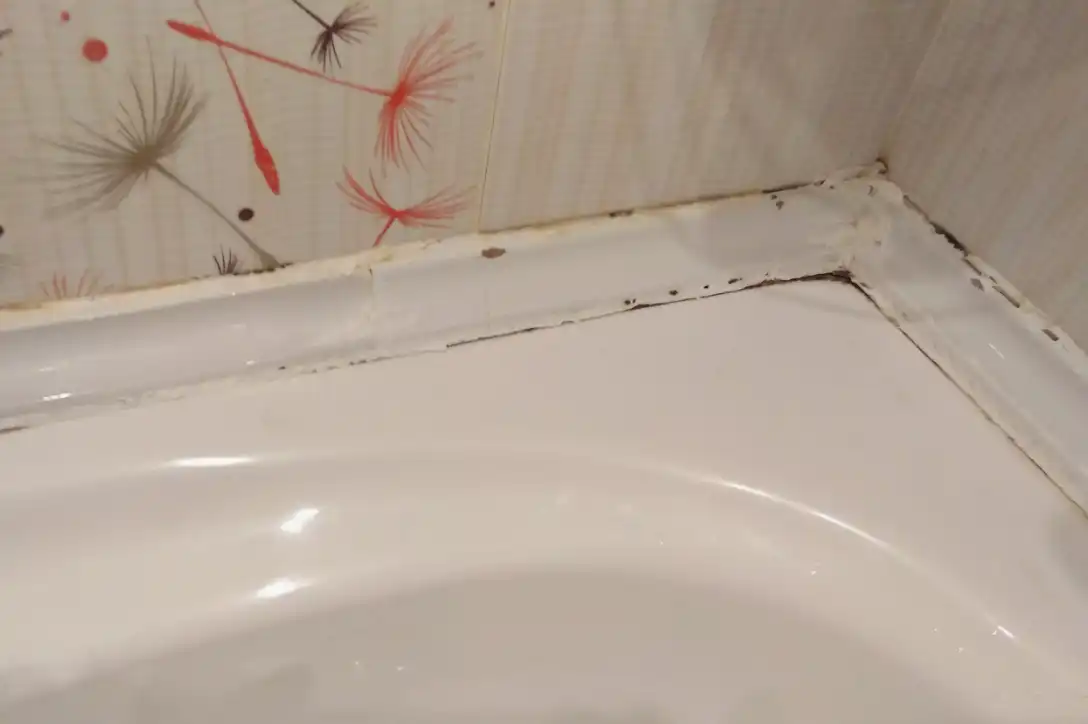 DIY, felújítás, fuga, fürdőszoba, karbantartás, lakásfelújítás, penész, szilikon, tömítés, vízszigetelés