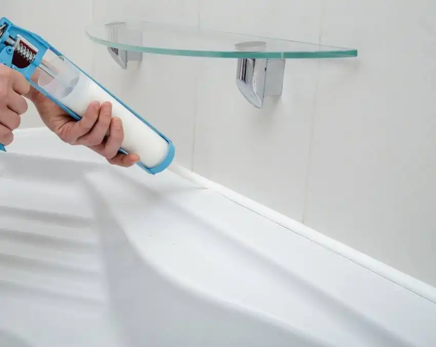 DIY, felújítás, fuga, fürdőszoba, karbantartás, lakásfelújítás, penész, szilikon, tömítés, vízszigetelés