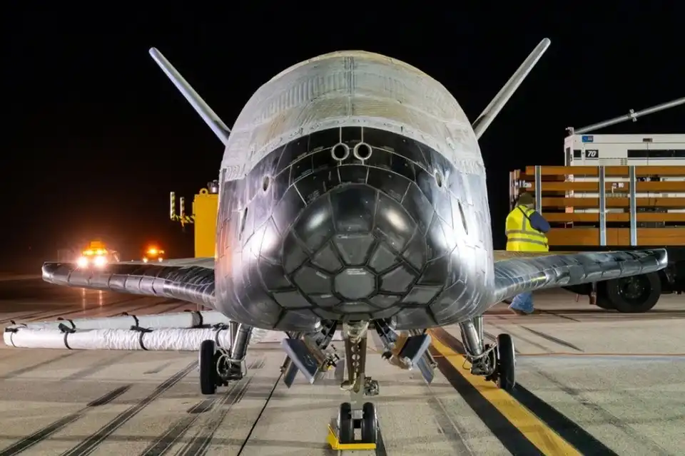 katonai űrrepülőgép, titkos küldetés, űrhajózás, űrkémkedés, űrmisszió, űrrepülőgép, űrszuverenitás, űrtechnológia, USA Űrhaderő, X-37B