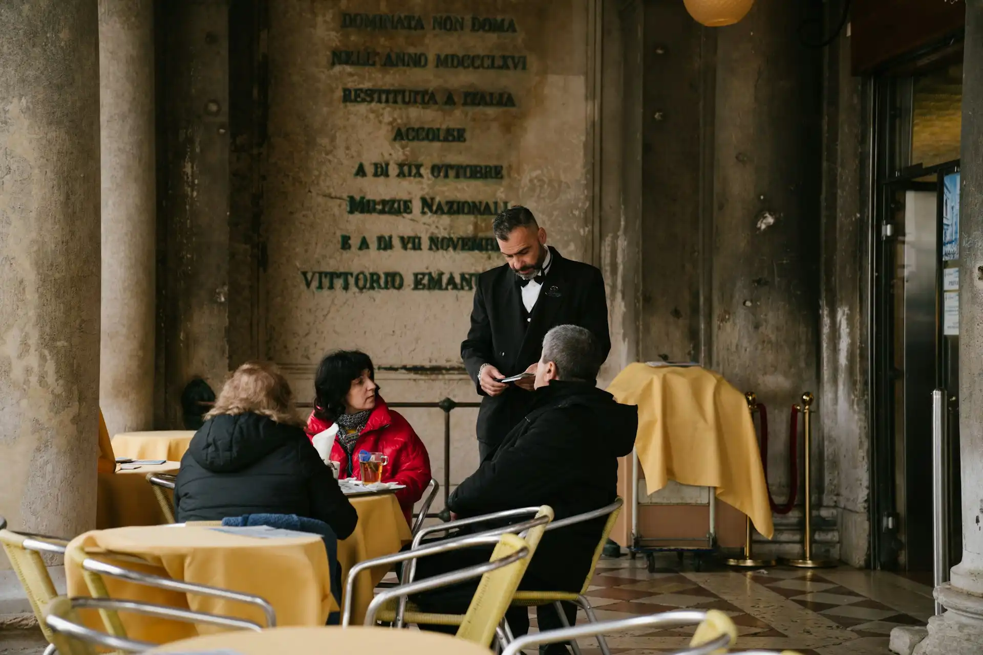 all you can eat, árképzés, élelmiszerbiztonság, ételpazarlás, étkezési szokások, étterem, éttermi marketing, éttermi titkok, fogyasztói viselkedés, korlátlan fogyasztás, profit, svédasztal, trükkök, vendéglátás