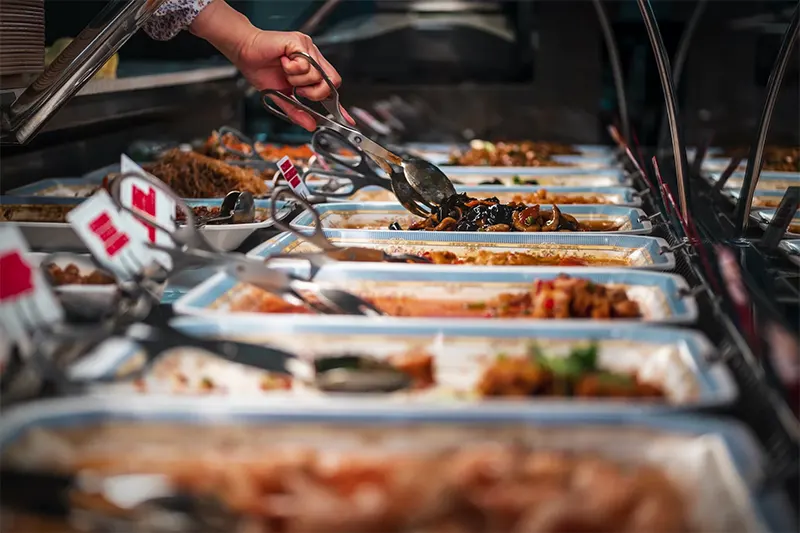 all you can eat, árképzés, élelmiszerbiztonság, ételpazarlás, étkezési szokások, étterem, éttermi marketing, éttermi titkok, fogyasztói viselkedés, korlátlan fogyasztás, profit, svédasztal, trükkök, vendéglátás