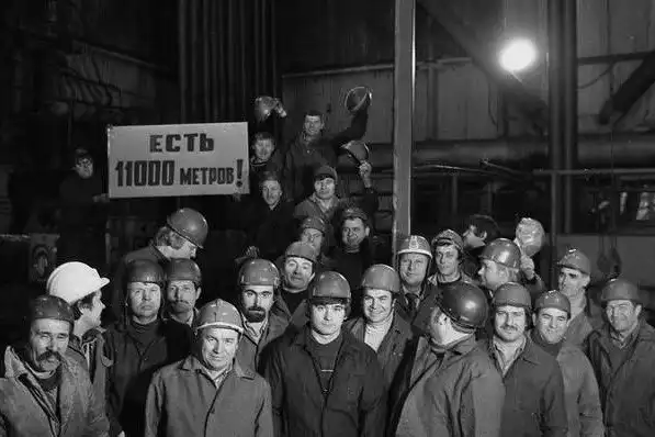 arany, Bertha Rogers, David Guberman, élet eredete, felfedezések, föld mélye, fúrótorony, gáz, geológia, kola fúrólyuk, Kola-félsziget, olaj, rekordok, szovjet tudomány, szovjetunió, szupermély fúrás, tudományos kutatás, urán, Zapoljarnij