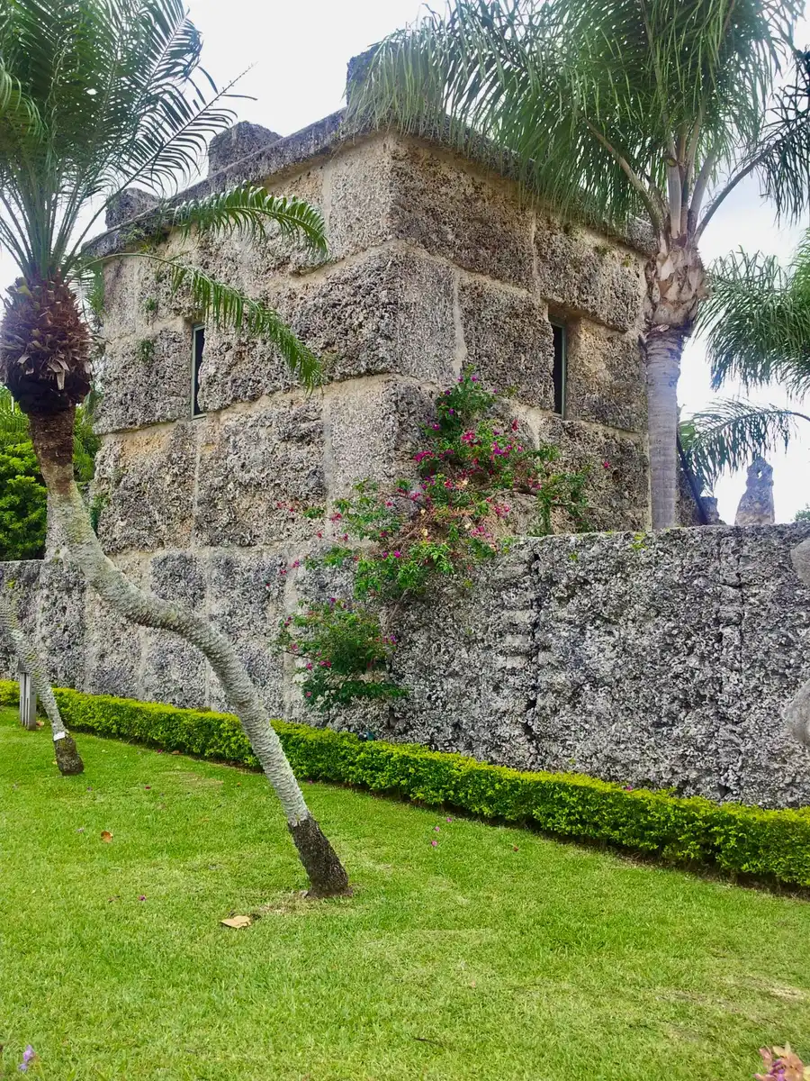 Coral Castle, Edward Leedskalnin, egyiptomi piramisok, építészet, Florida, kőműves, korallkastély, rejtély, történelem, usa