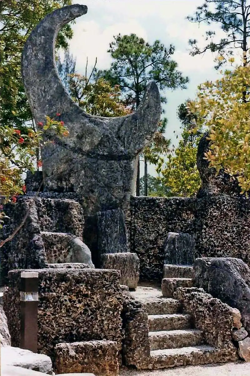 Coral Castle, Edward Leedskalnin, egyiptomi piramisok, építészet, Florida, kőműves, korallkastély, rejtély, történelem, usa