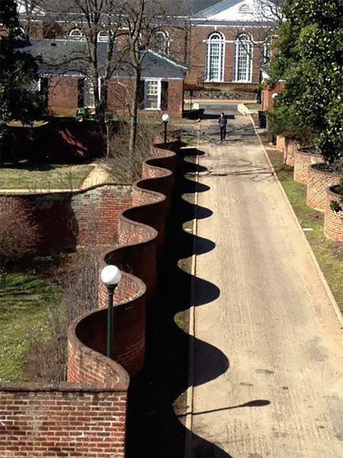 Anglia, DIY, építési technikák, építészet, érdekes tények, hullámos kerítés, kerítés építés, kerítés típusok, kert, kertépítészet, olcsó kerítés, otthon, Suffolk, tartós kerítés, téglakerítés, Thomas Jefferson, történelem