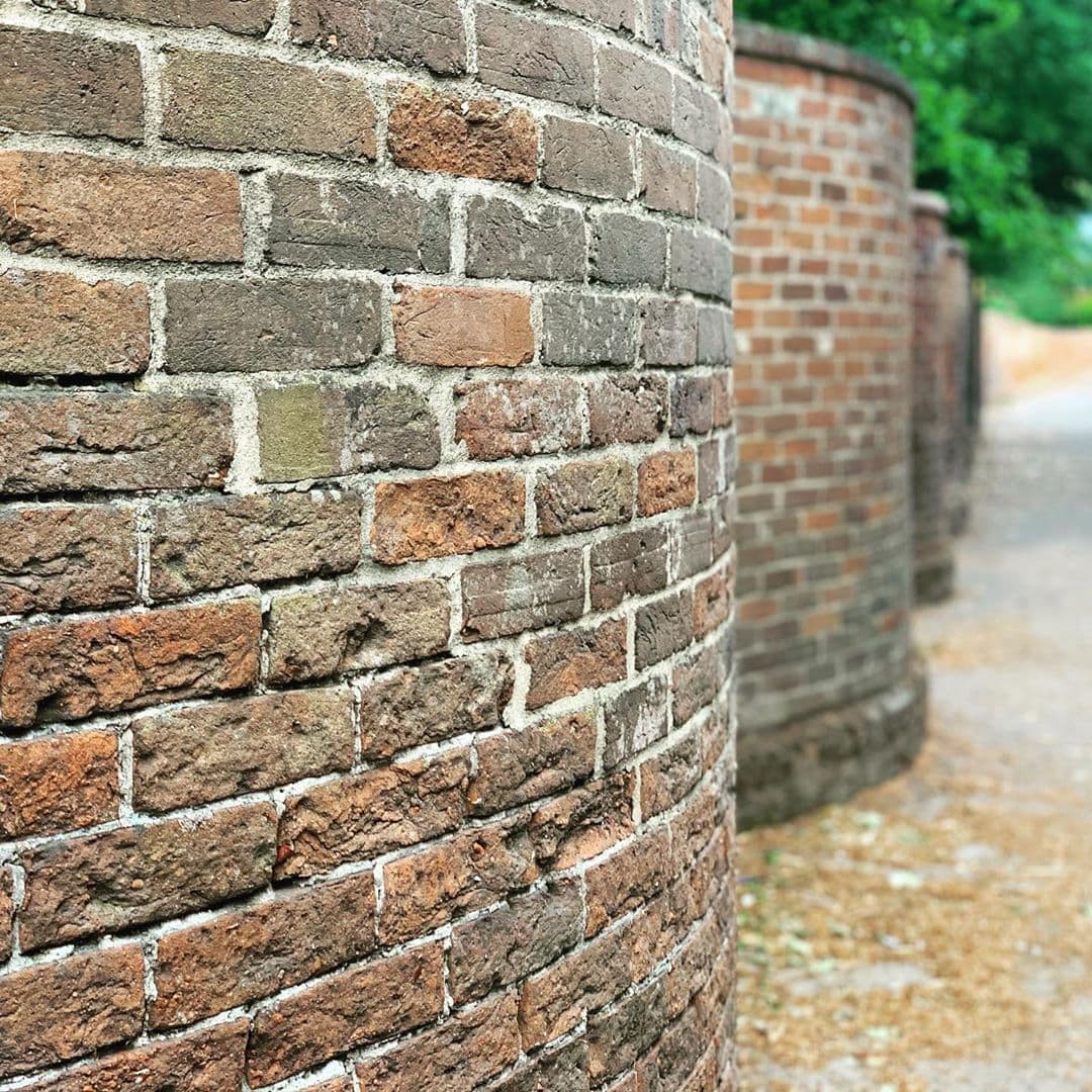 Anglia, DIY, építési technikák, építészet, érdekes tények, hullámos kerítés, kerítés építés, kerítés típusok, kert, kertépítészet, olcsó kerítés, otthon, Suffolk, tartós kerítés, téglakerítés, Thomas Jefferson, történelem