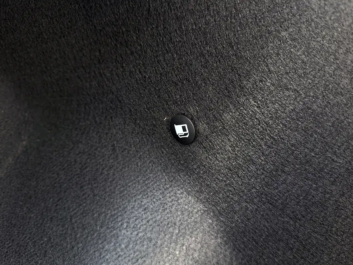 autó, bowden, csomagtartó, javítás, Rejtett, tankolás, tanksapka, tippek, trükkök, vészhelyzet