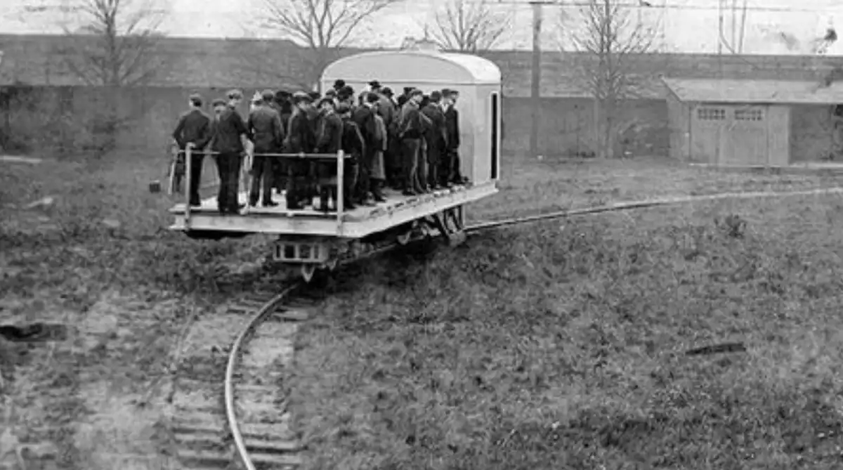 infrastruktúra, innováció, járművek, közlekedés, monorail, technológia, tömegközlekedés, történelem, városfejlesztés, vasút