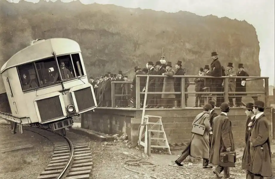 infrastruktúra, innováció, járművek, közlekedés, monorail, technológia, tömegközlekedés, történelem, városfejlesztés, vasút