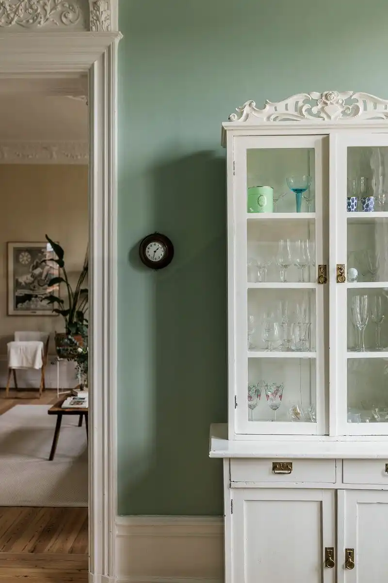 belsőépítészet, csempekályha, lakásbemutató, lakberendezés, retró, skandináv design, Stockholm, Svédország, történelmi lakás, vintage