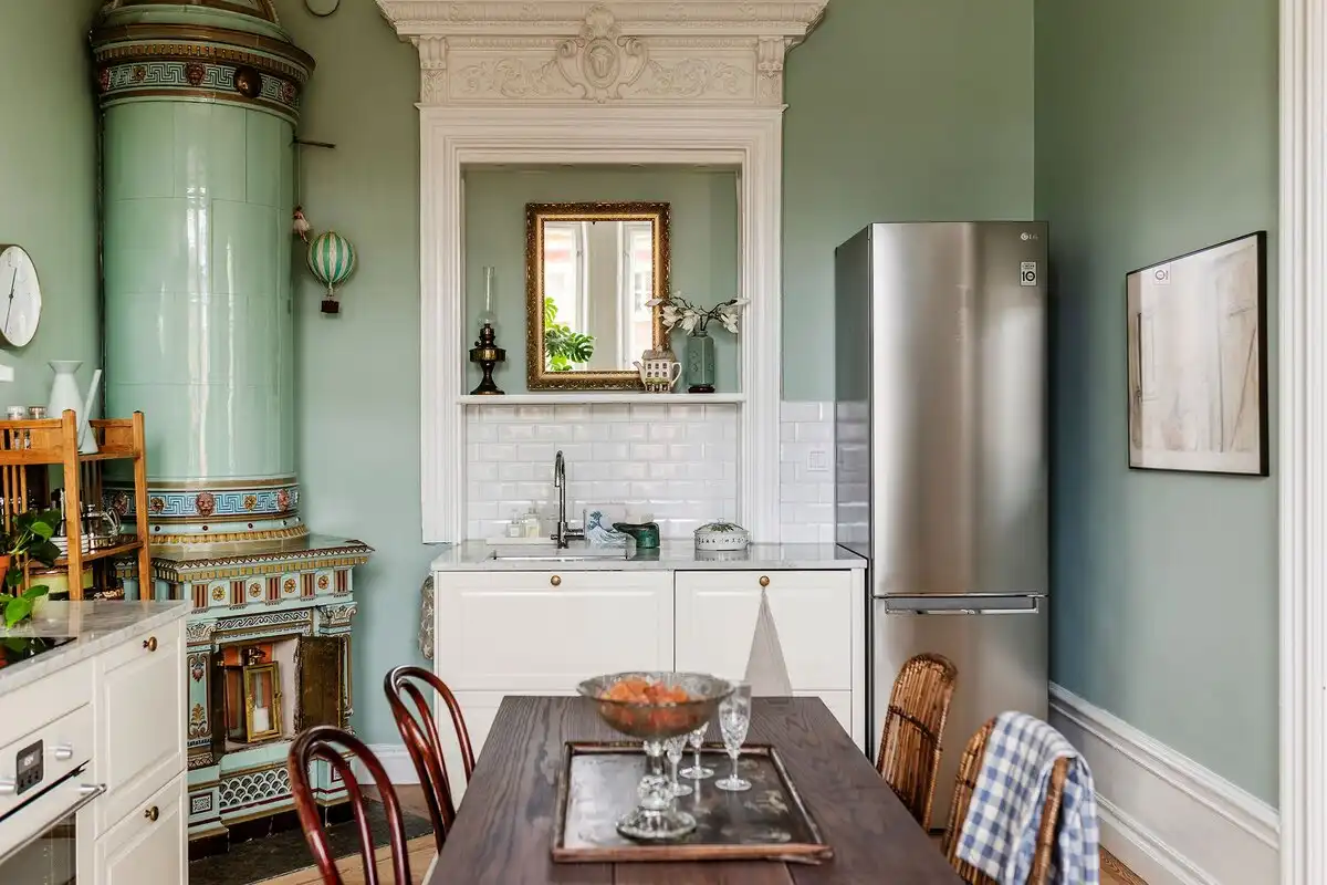 belsőépítészet, csempekályha, lakásbemutató, lakberendezés, retró, skandináv design, Stockholm, Svédország, történelmi lakás, vintage