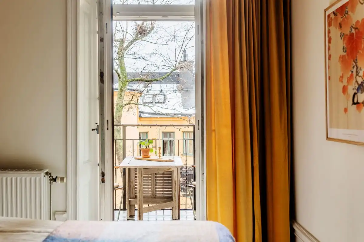 belsőépítészet, csempekályha, lakásbemutató, lakberendezés, retró, skandináv design, Stockholm, Svédország, történelmi lakás, vintage