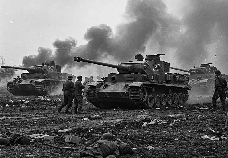 benzinmotor, dízelmotor, második világháború, Maybach, Német tankok, Panther, Panzerwaffe, T-34, üzemanyag-ellátás, Wehrmacht