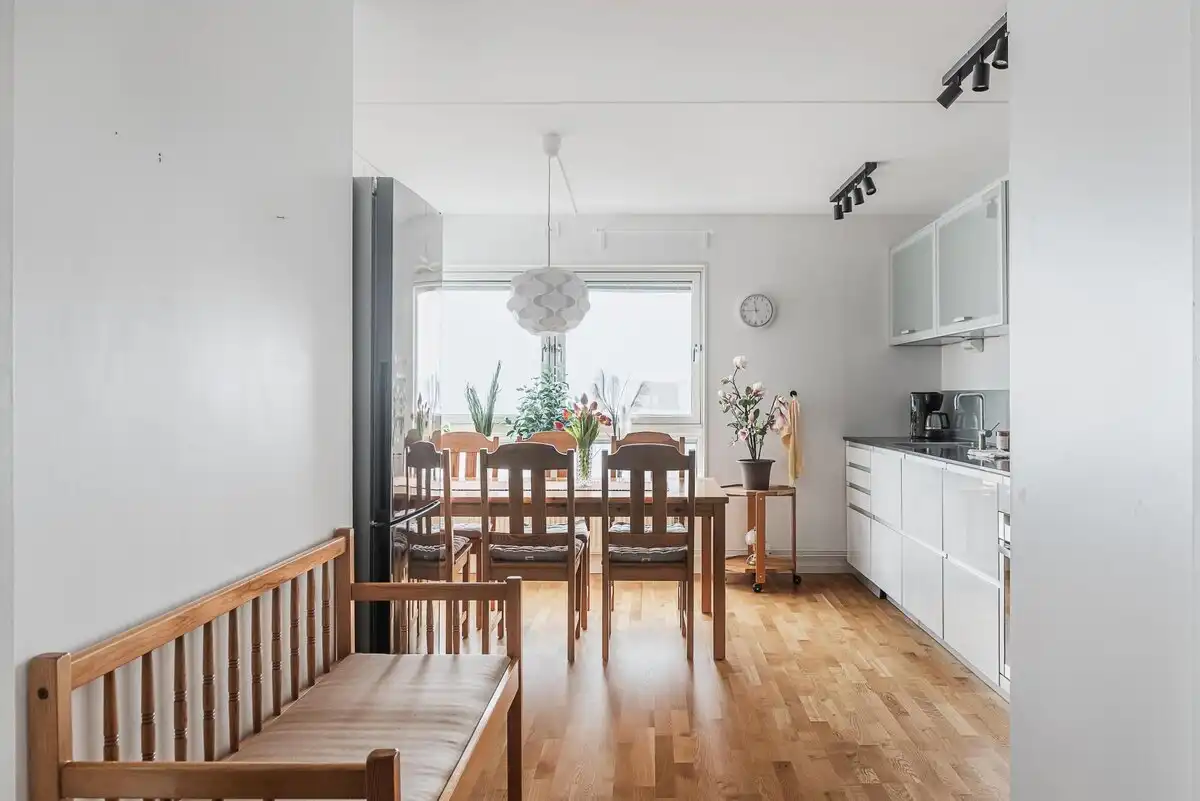 életszínvonal, függöny hiánya, galéria, IKEA, közös mosókonyha, lakberendezés, minimalizmus, svéd lakások, Svédország, zuhanyzó