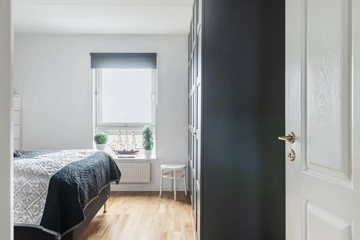 életszínvonal, függöny hiánya, galéria, IKEA, közös mosókonyha, lakberendezés, minimalizmus, svéd lakások, Svédország, zuhanyzó