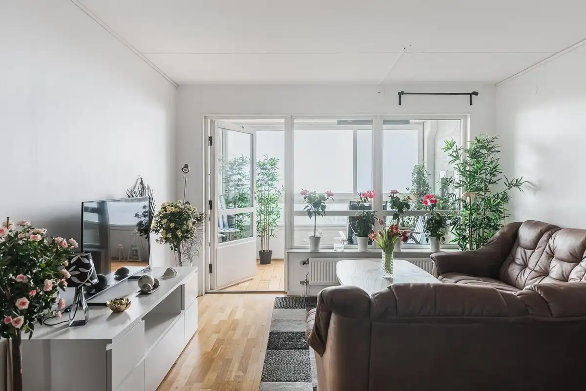 életszínvonal, függöny hiánya, galéria, IKEA, közös mosókonyha, lakberendezés, minimalizmus, svéd lakások, Svédország, zuhanyzó