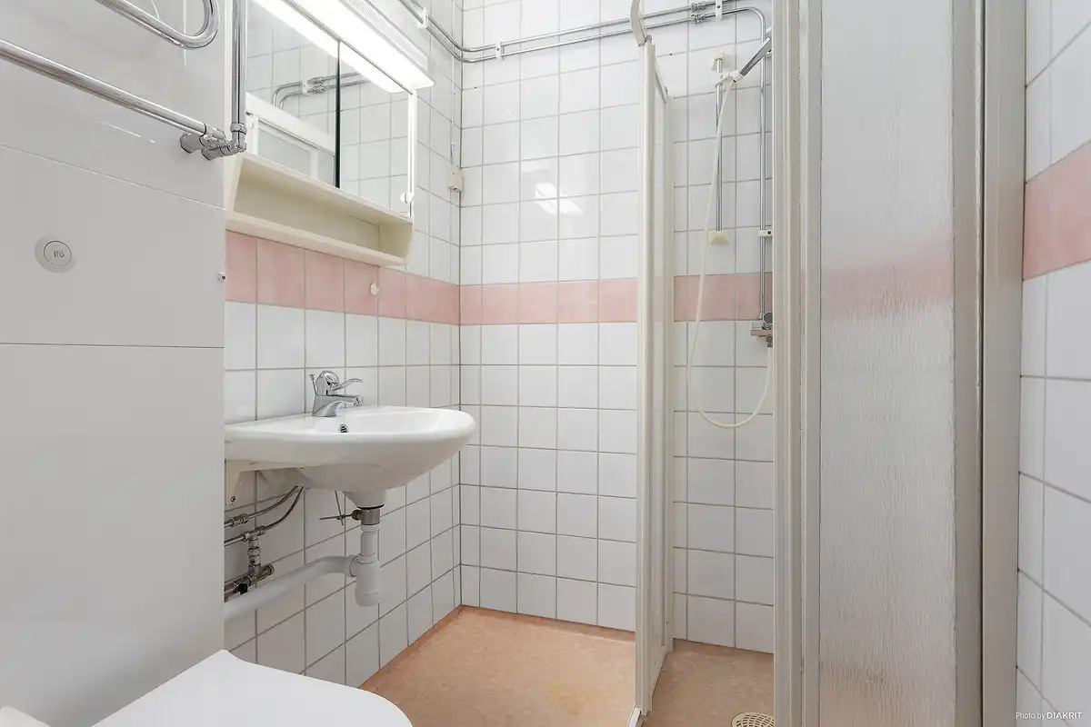 életszínvonal, függöny hiánya, galéria, IKEA, közös mosókonyha, lakberendezés, minimalizmus, svéd lakások, Svédország, zuhanyzó