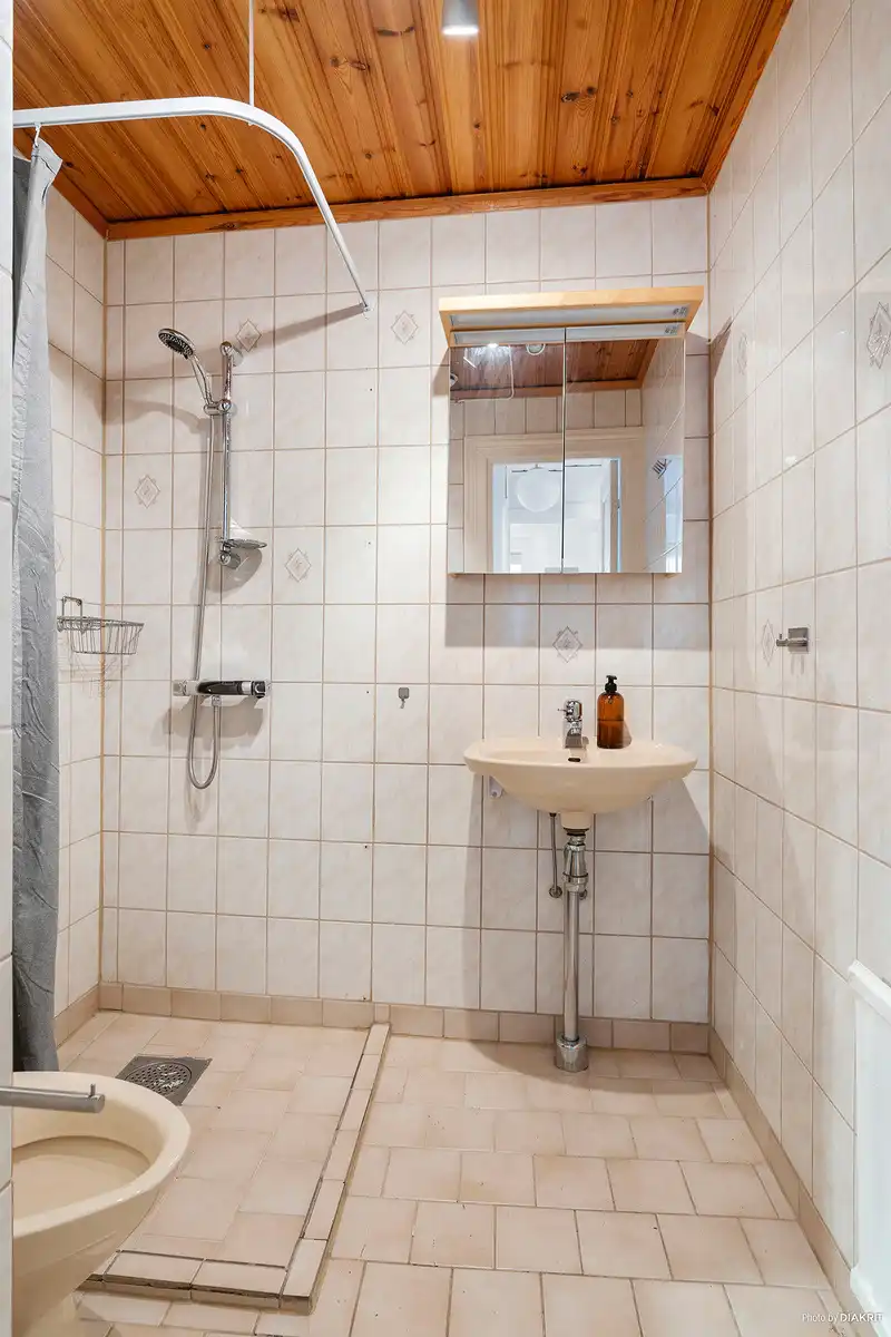életszínvonal, függöny hiánya, galéria, IKEA, közös mosókonyha, lakberendezés, minimalizmus, svéd lakások, Svédország, zuhanyzó