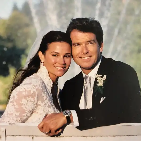 Egészséges életmód, fogyás, hormonális egyensúly, James Bond, Keely Shaye Smith, luxusutazás, párkapcsolat, Pierce Brosnan, sztárvilág