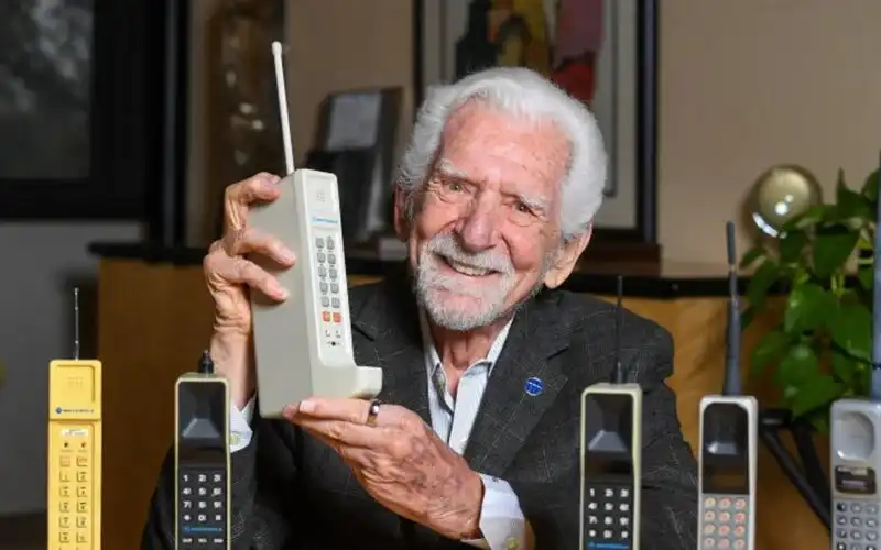 csúcsmobilok, legjobb telefonok, Leonyid Kuprijanovics, Martin Cooper, mobiltelefon története, Motorola, Nokia, okostelefon vásárlás, technológiai érdekességek