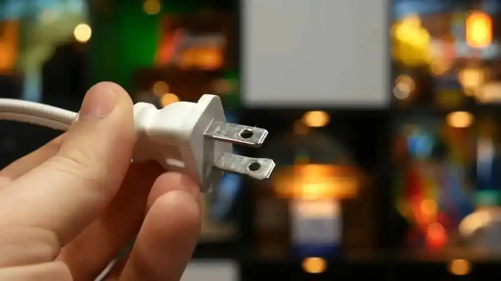 amerikai szabvány, barkácsolás, elektromos hálózat, elektromosság, konnektor, otthoni karbantartás, villanyszerelés, villásdugó